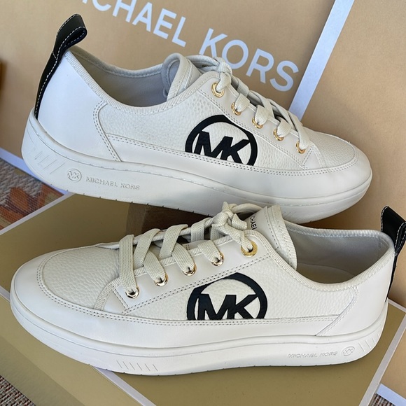 MICHAEL KORS SHEA LACE UP
FAUX LEATHER
49R4SHFS1L
Fashion Sneakers - Picture 10 of 16